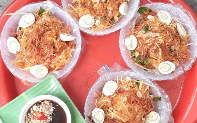 Hình ảnh Cô Chín - Bánh Tráng Trộn -  Bà Hạt