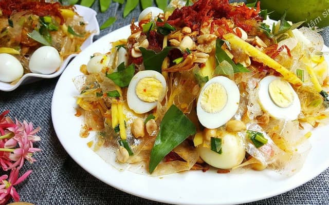 Hình ảnh Cô Thư - Bánh Tráng Trộn - Xóm Chiếu
