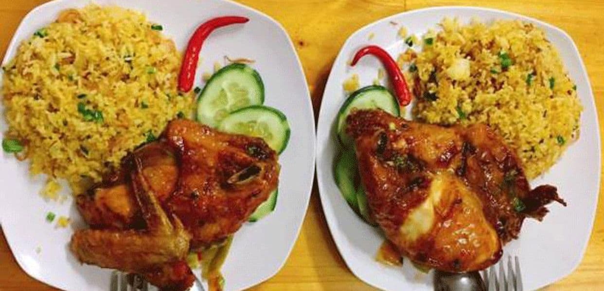 Hình ảnh A Hồng - Cơm Gà Xối Mỡ - Phú Định