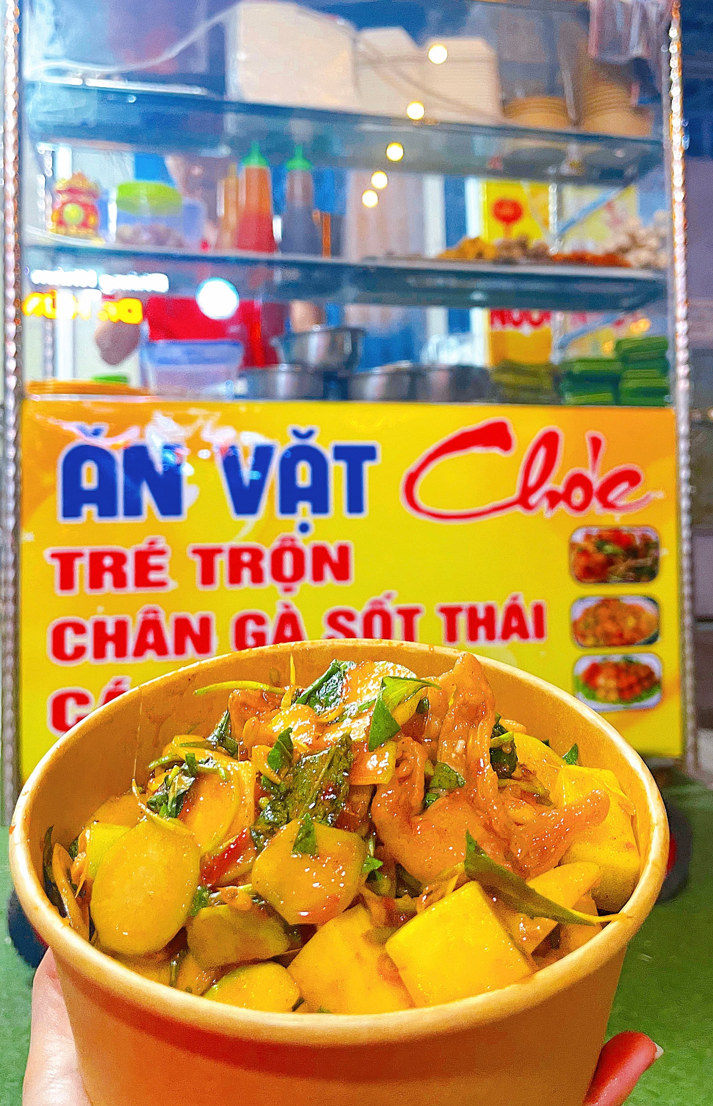 Hình ảnh Ăn Vặt Choé - Chân Gà Sốt Thái & Tré Trộn - Chiến Lược
