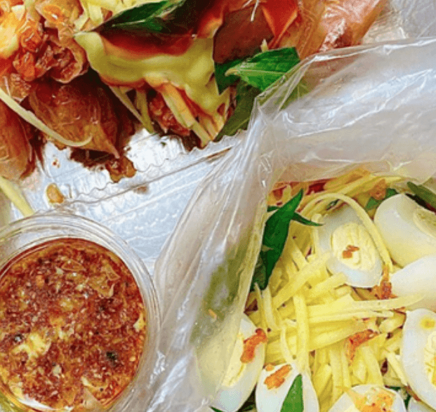 Hình ảnh Cô Ngọc - Bánh Tráng Trộn & Tré Trộn - Nguyễn Trãi