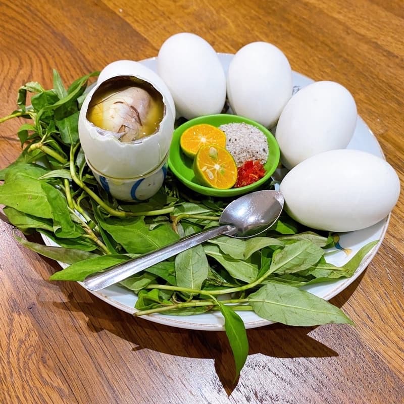Hình ảnh Trứng Vịt Lộn Bà Thắm Lé - Phan Huy Ích