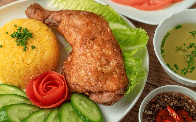 Hình ảnh Cơm Gà Xối Mỡ - Gà Ủ Muối Trúc Tâm - Phạm Đăng Giảng
