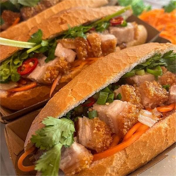 Hình ảnh Lò Bánh Mì Heo Quay & Vịt Quay Hoàng Thịnh - Tô Ký