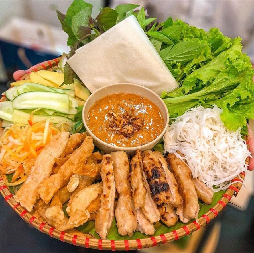 Hình ảnh Bà Vân - Nem Nướng Nha Trang Ẩm Thực Việt - Linh Đường 