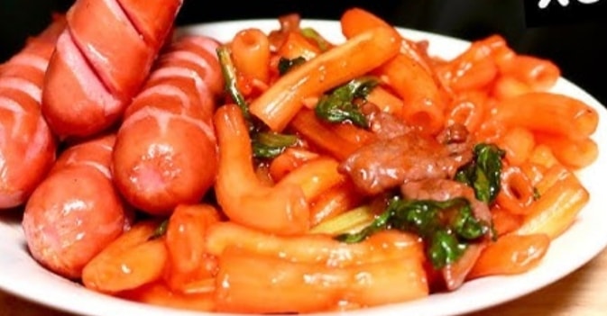 Hình ảnh Nui xào xúc xích 