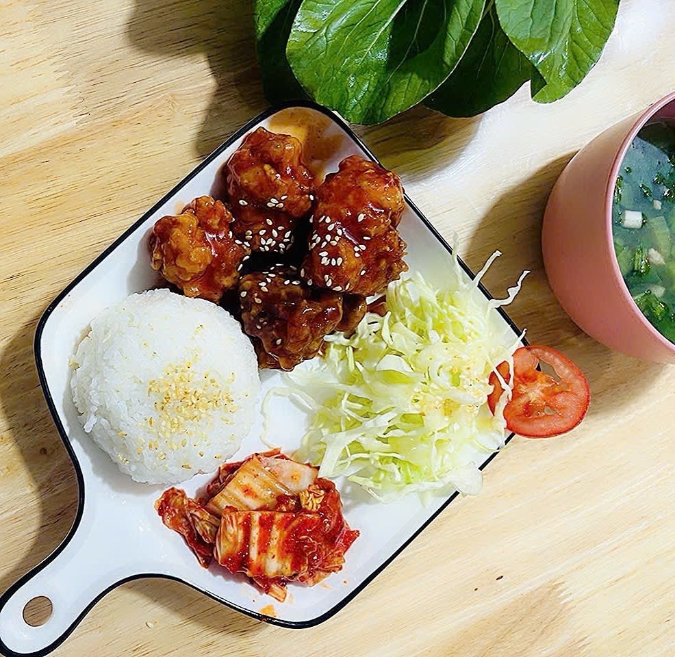 Hình ảnh Cơm gà sốt cay korea