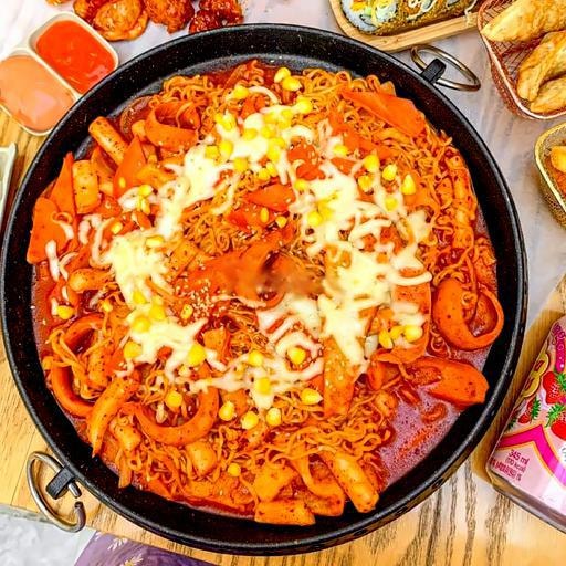 Hình ảnh Chảo mỳ cay trộn tok phô mai