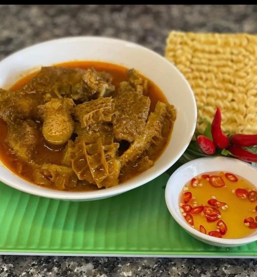 Hình ảnh Phá Lấu Bò Thập Cẩm Phần Lớn HỘP 120Gr - 1 Mì Gói