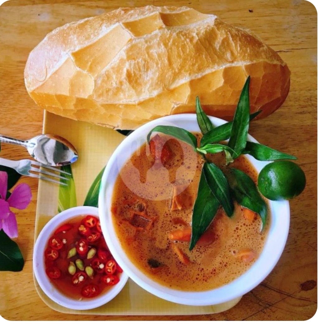 Hình ảnh HỘP Phá Lấu Bò 200Gr - kèm 1 Bánh mì (Dành cho nhóm 2 người)