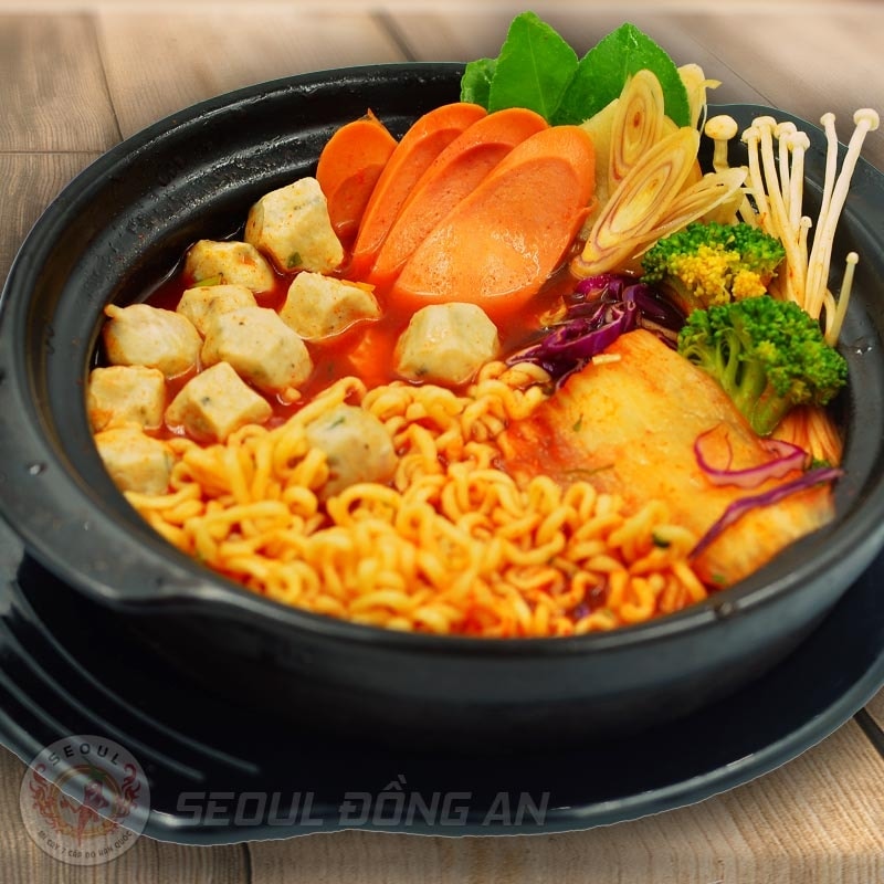 Hình ảnh 2 Mì cay cá viên xúc xích + 2 Trà Tắc