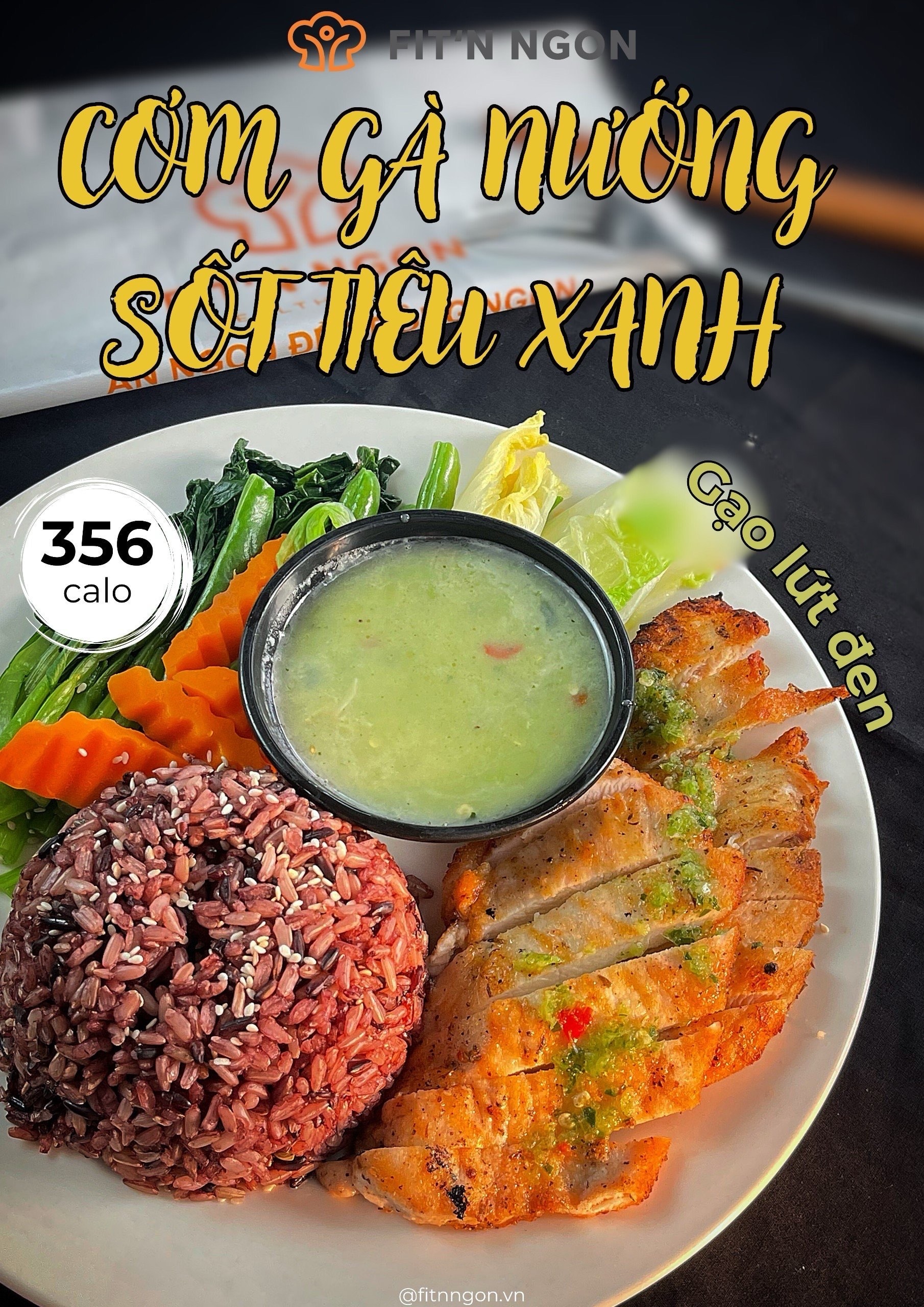 Hình ảnh Cơm Ức Gà Gạo Lứt Nướng Sốt Tiêu Xanh