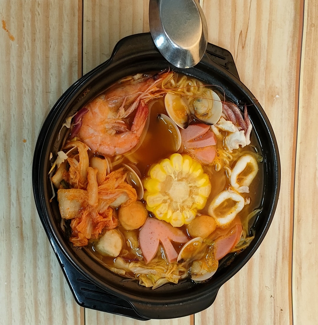 Hình ảnh Mì cay hải sản + nấm (ĐB 5)