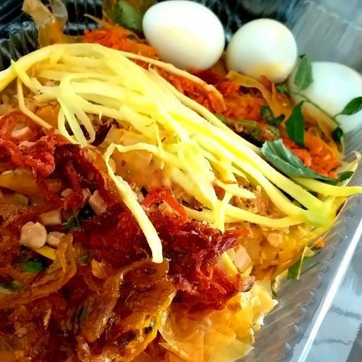 Hình ảnh Bánh tráng trộn chuẩn vị Nam khô bò