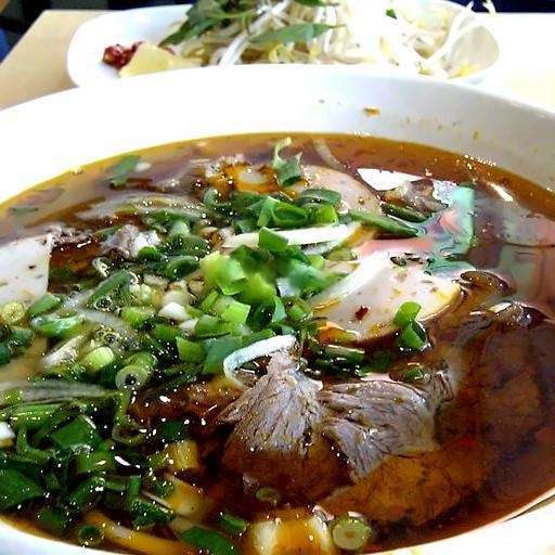 Hình ảnh Bún bò tái chả