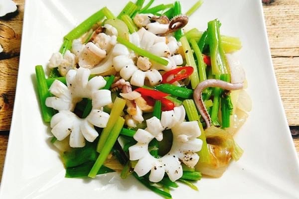 Hình ảnh Mực Xào Cần Hành
