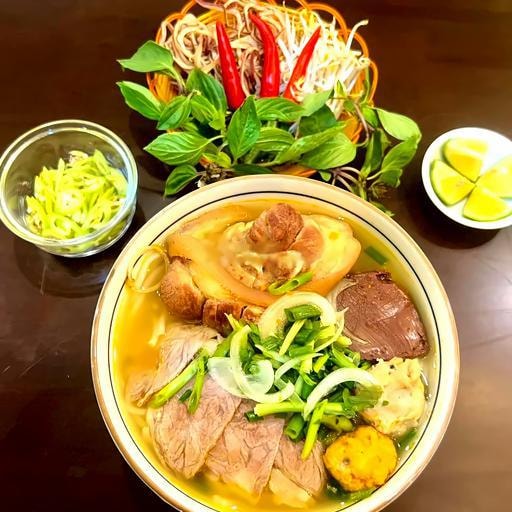 Hình ảnh Bún bò Huế bát đặc biệt