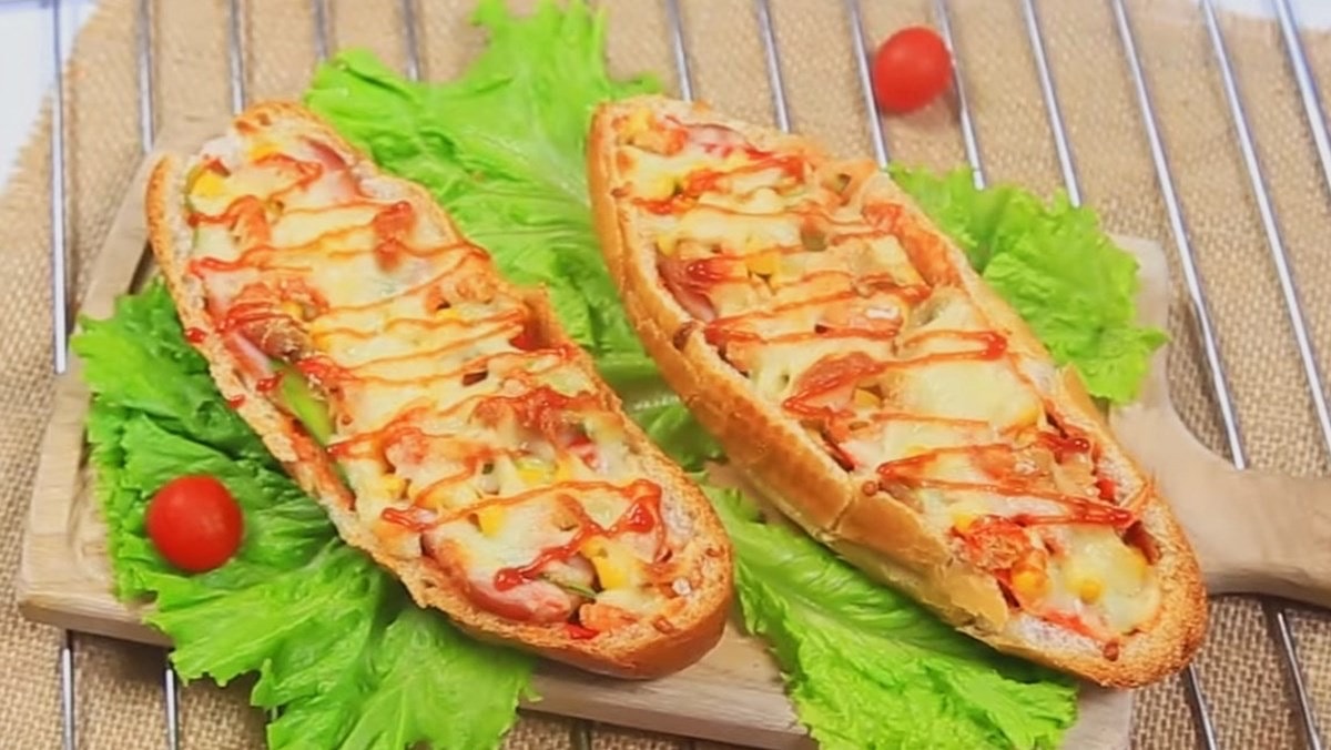 Hình ảnh bánh mì pizza nhân thịt lạp heo 