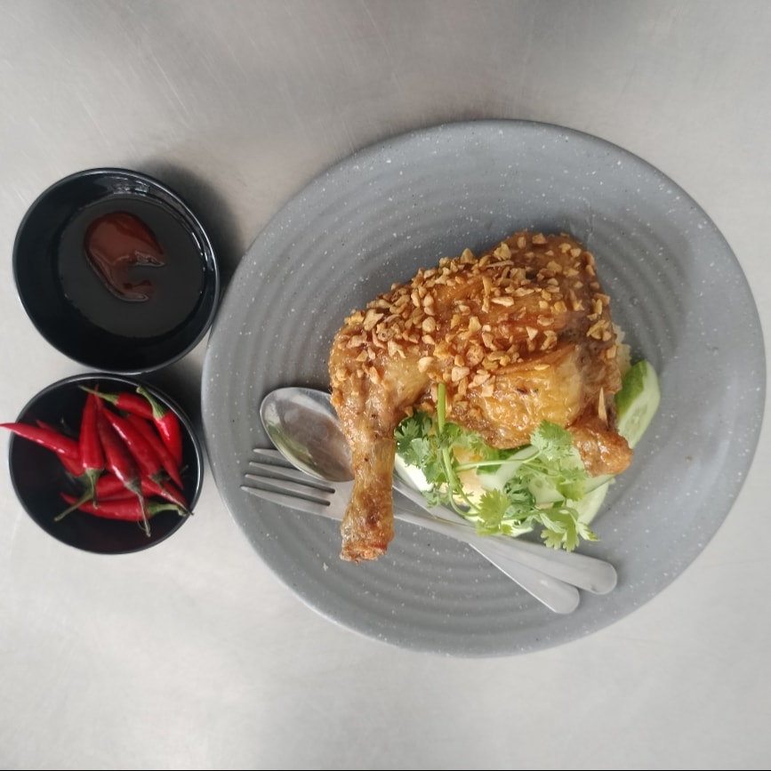 Hình ảnh Cơm gà mắm tỏi -  đùi góc tư lớn