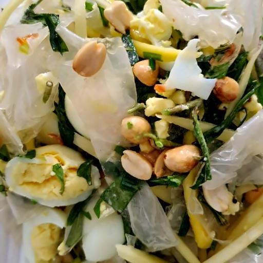Hình ảnh Bánh tráng dẻo sương trộn mỡ hành trứng cút