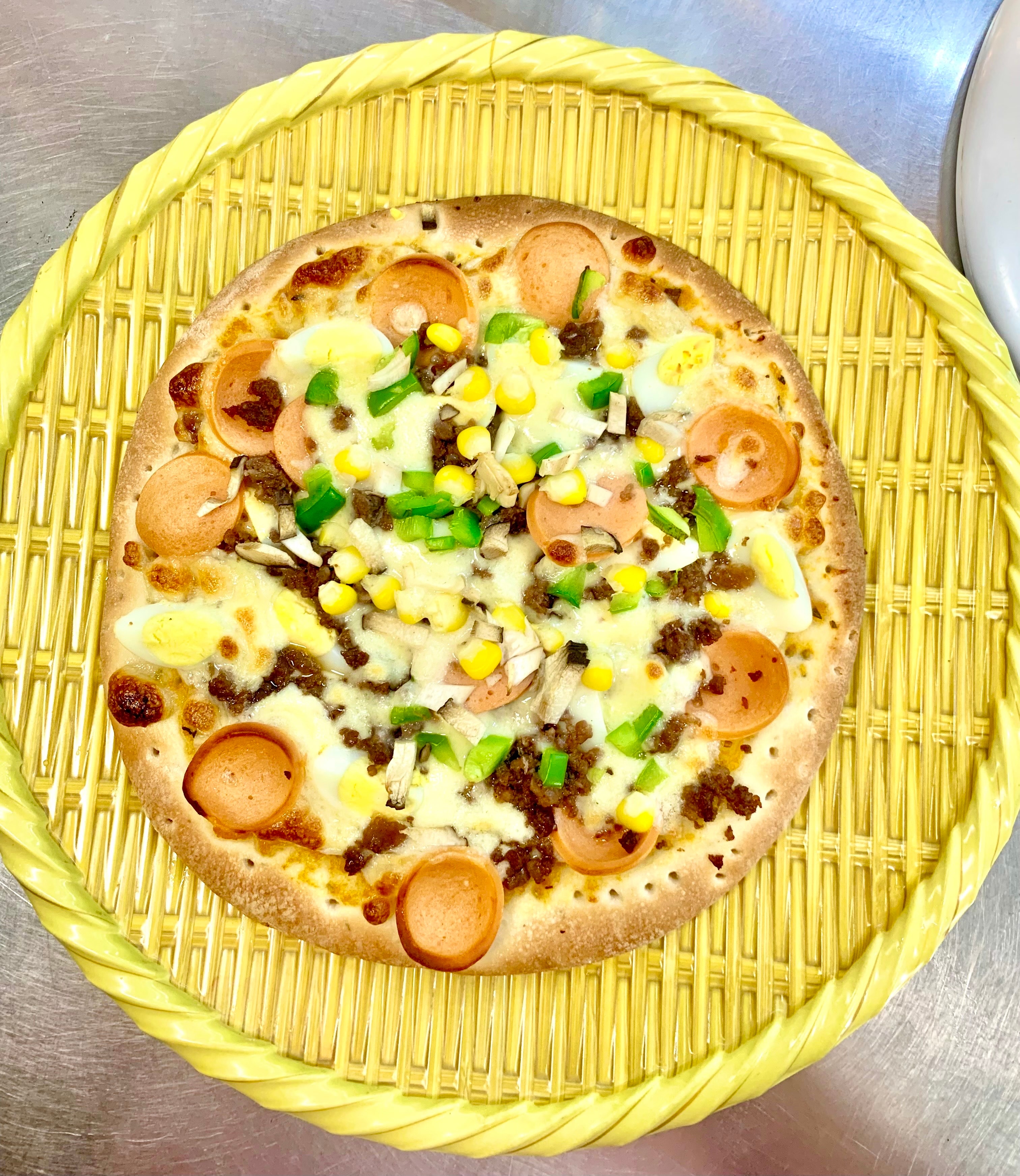 Hình ảnh Pizza Bò + Xúc xích + Trứng cút
