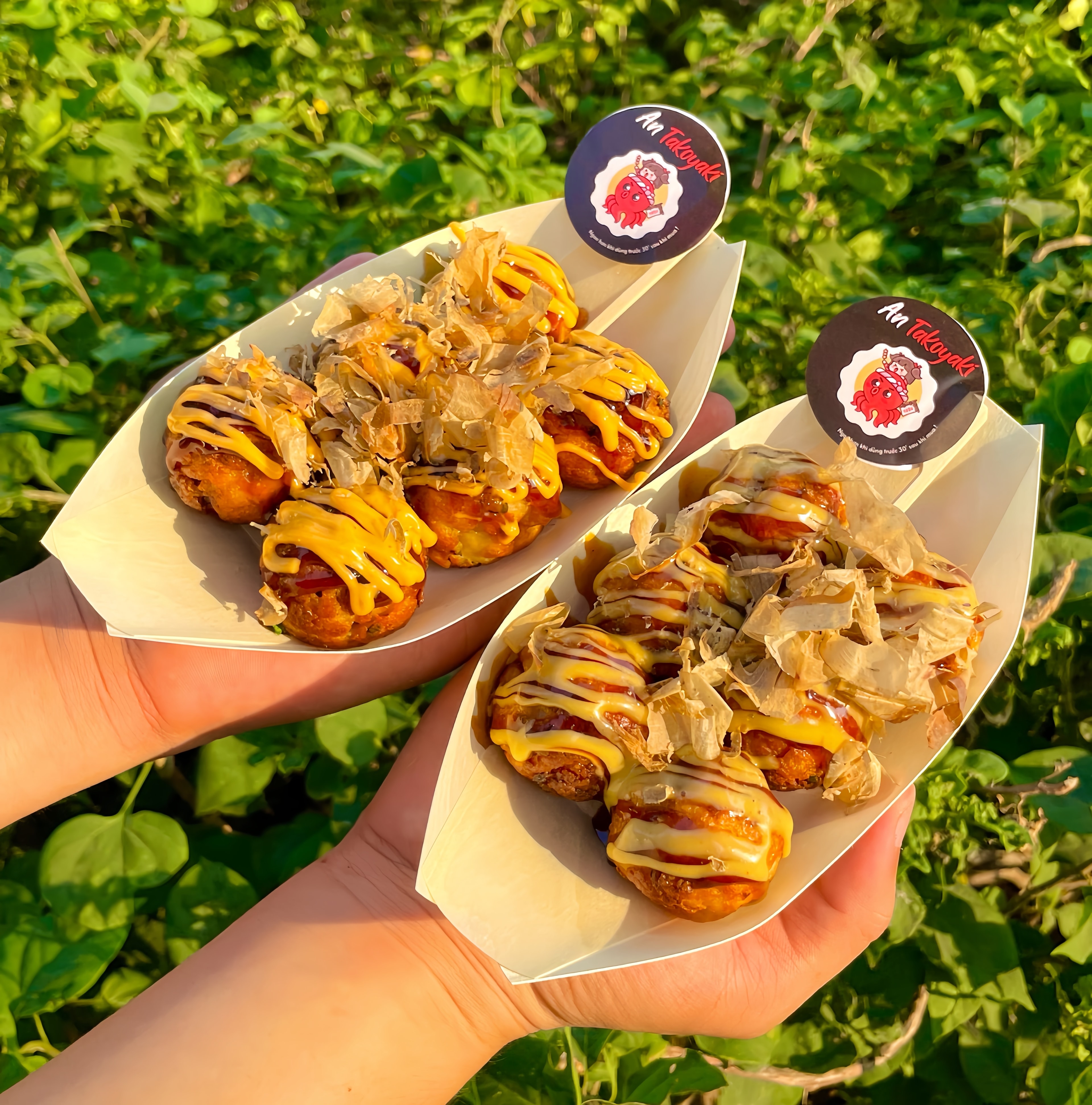 Hình ảnh 10 viên takoyaki với cá bào