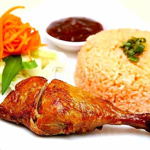 Hình ảnh Cơm gà da giòn sốt cay