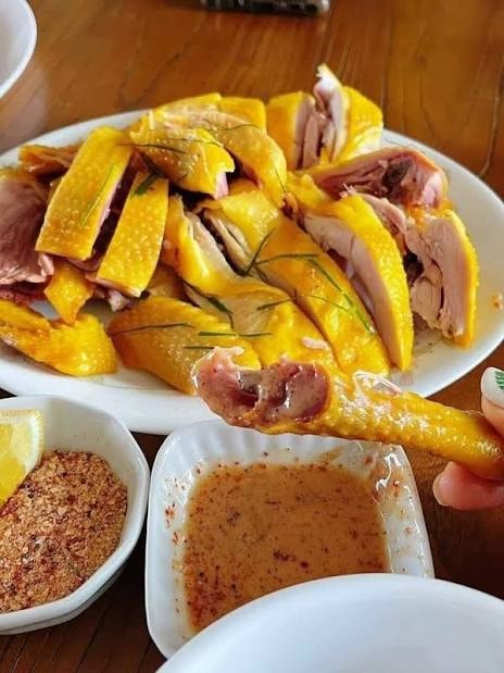 Hình ảnh ???gà ủ muối hoa tiêu 1\2 con