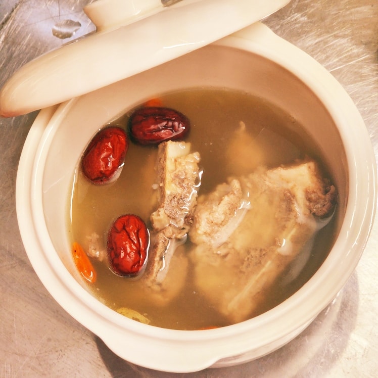 Hình ảnh Canh xương hầm táo đỏ kỷ tử