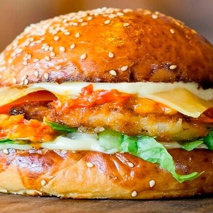 Hình ảnh Burger Tôm Xúc Xích Đức 