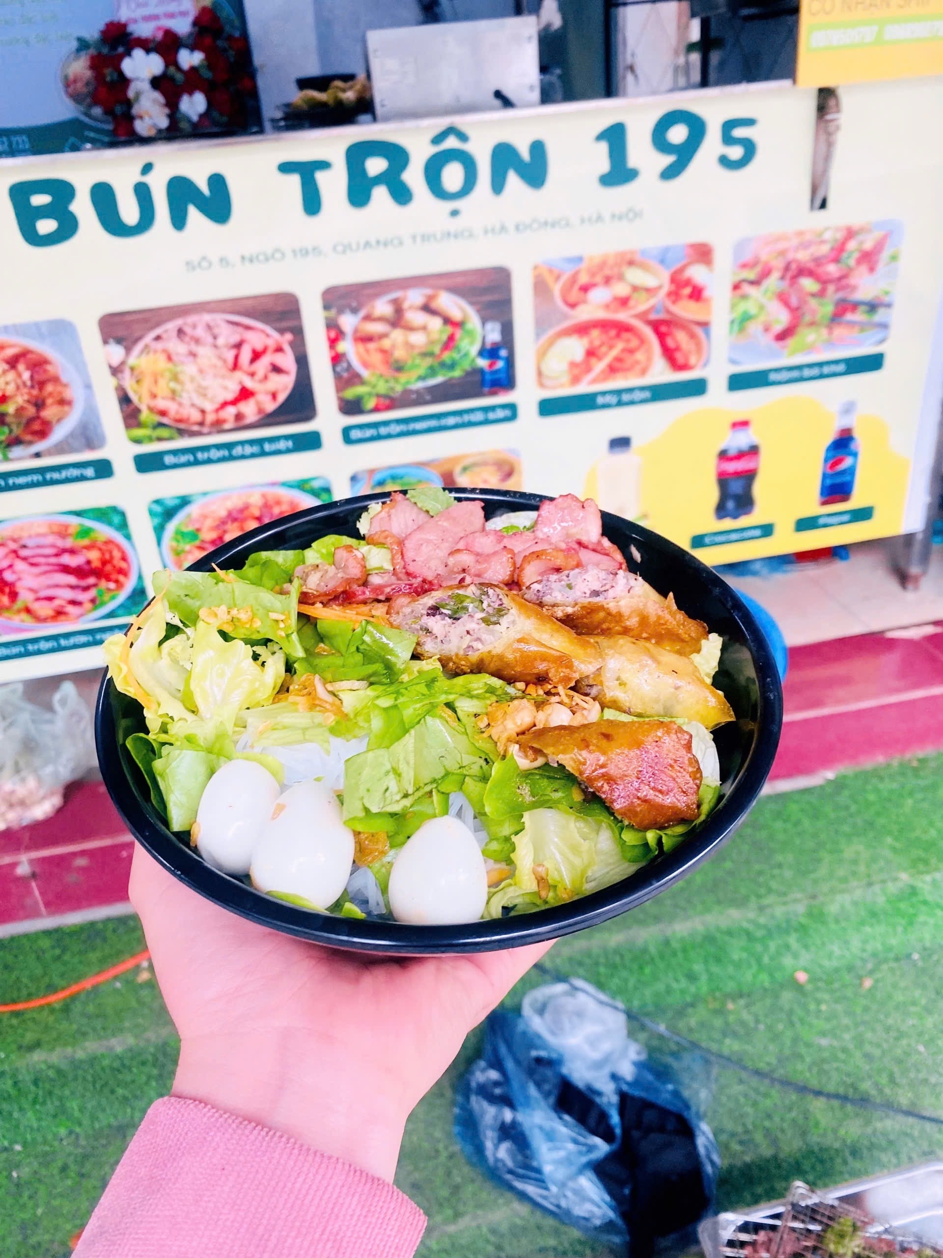 Hình ảnh Bún trộn nem rán nhân thịt lợn