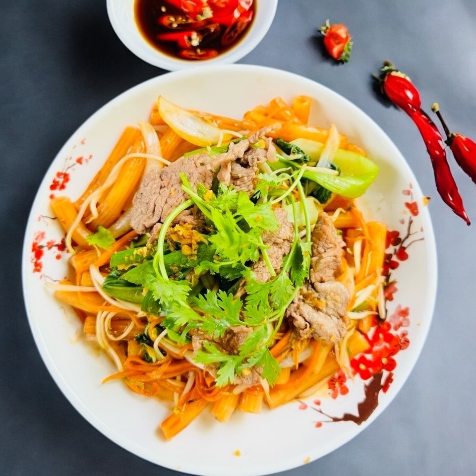 Hình ảnh Nui Xào Bò + Sữa Đậu Nành Lớn