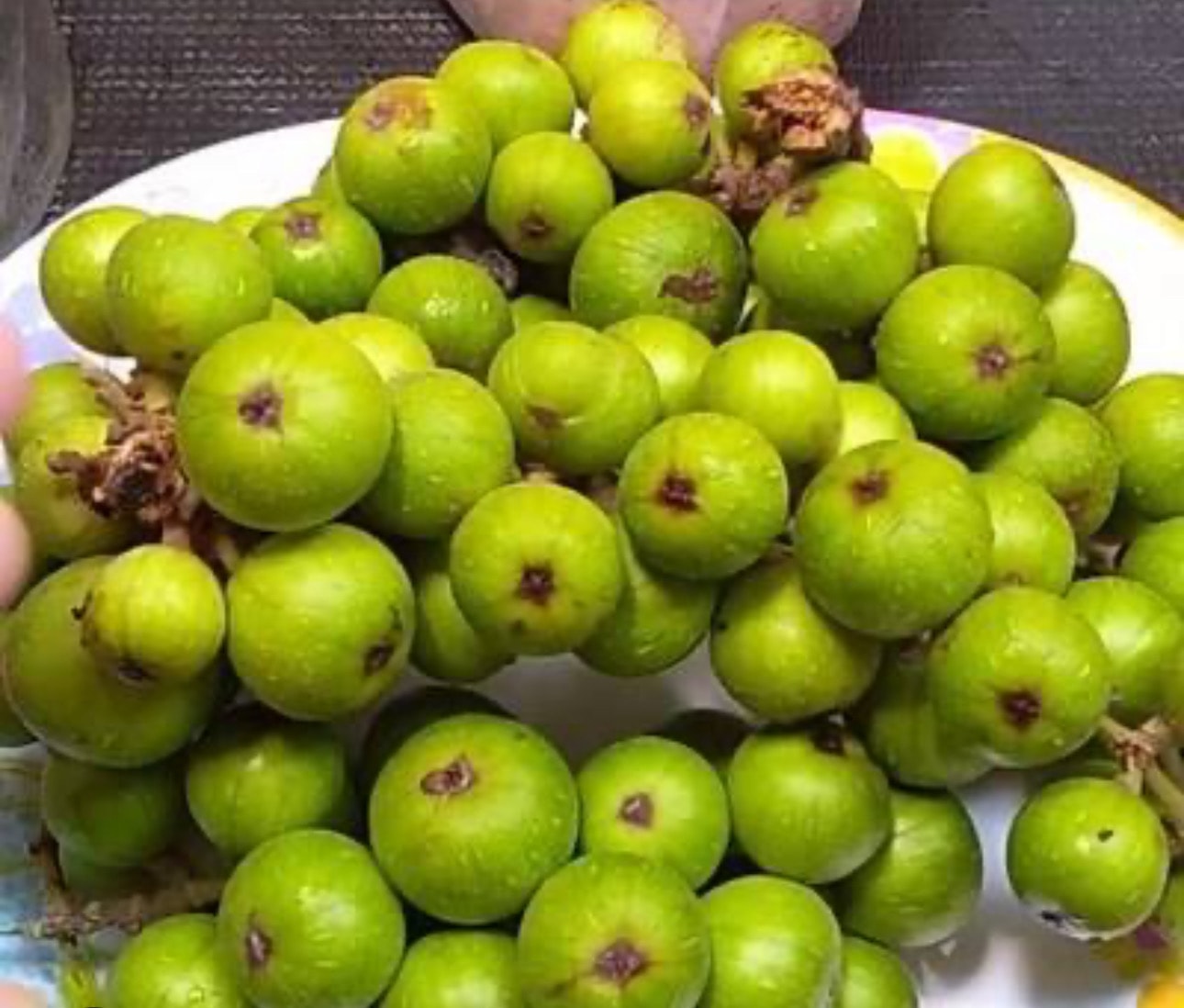 Hình ảnh Sung giòn ngon rửa sạch