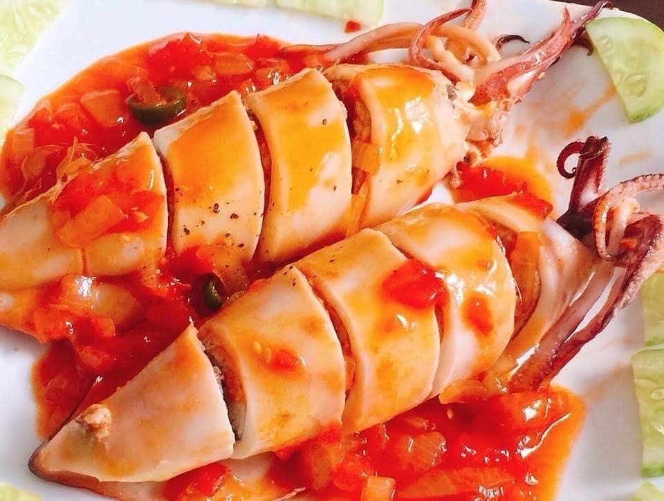 Hình ảnh Cơm mực dồn thịt sốt cà