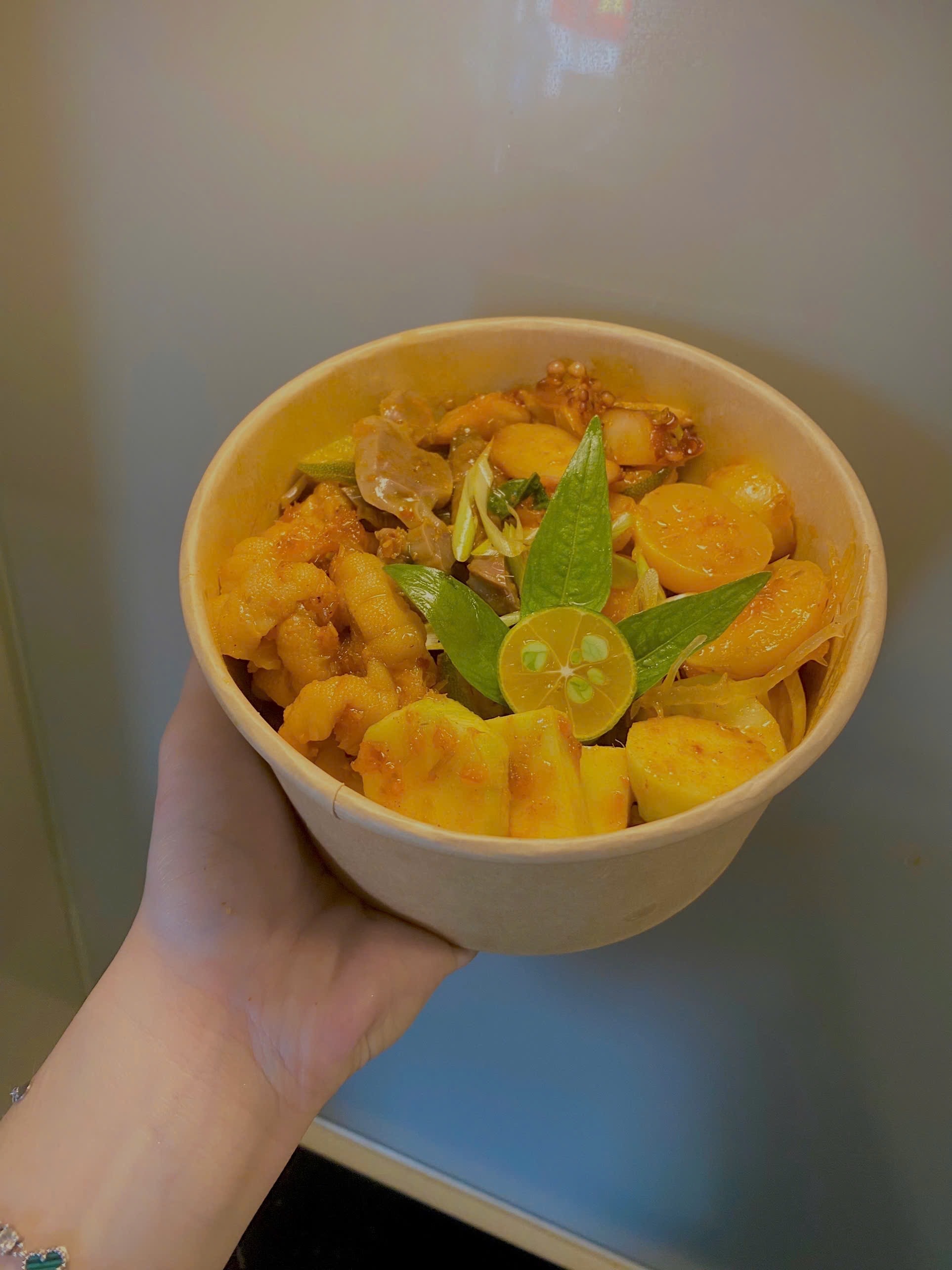 Hình ảnh Chân gà , bạch tuộc sốt thái (LỚN)