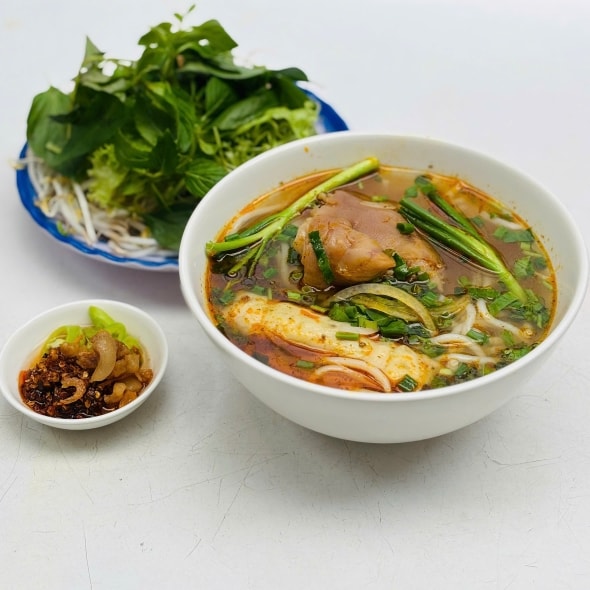 Hình ảnh Bún bò giò chả