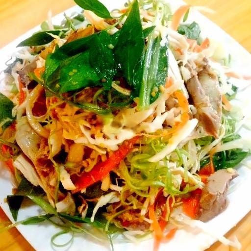 Hình ảnh Gỏi gà xé phay - ly trà tắc