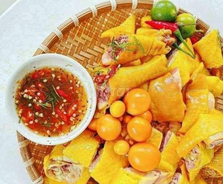Hình ảnh (Nguyên con ôm trứng non) Gà Ủ Muối Hoa Tiêu