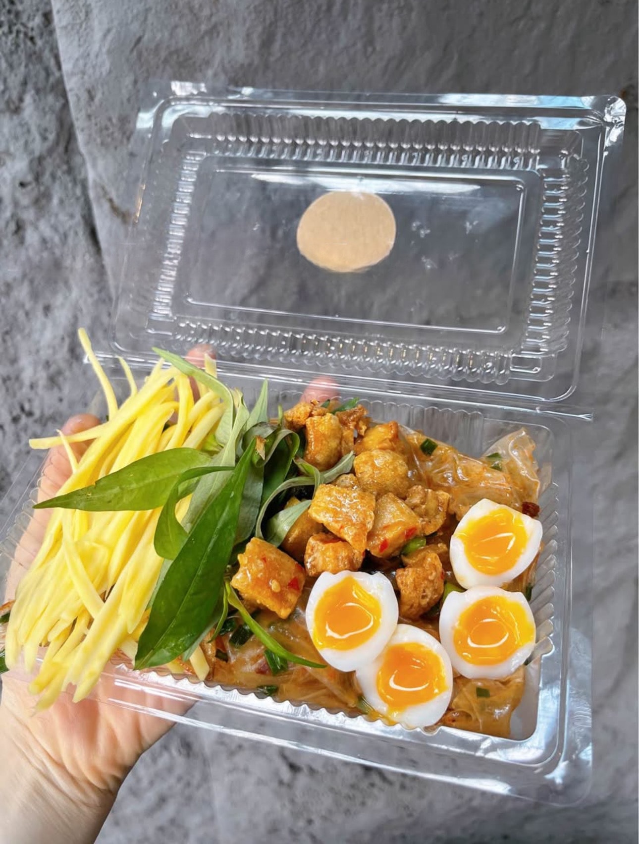 Hình ảnh Bánh Tráng Phơi Sương Mỡ Hành Tóp Mỡ (size vừa) + 2 trứng lòng đào