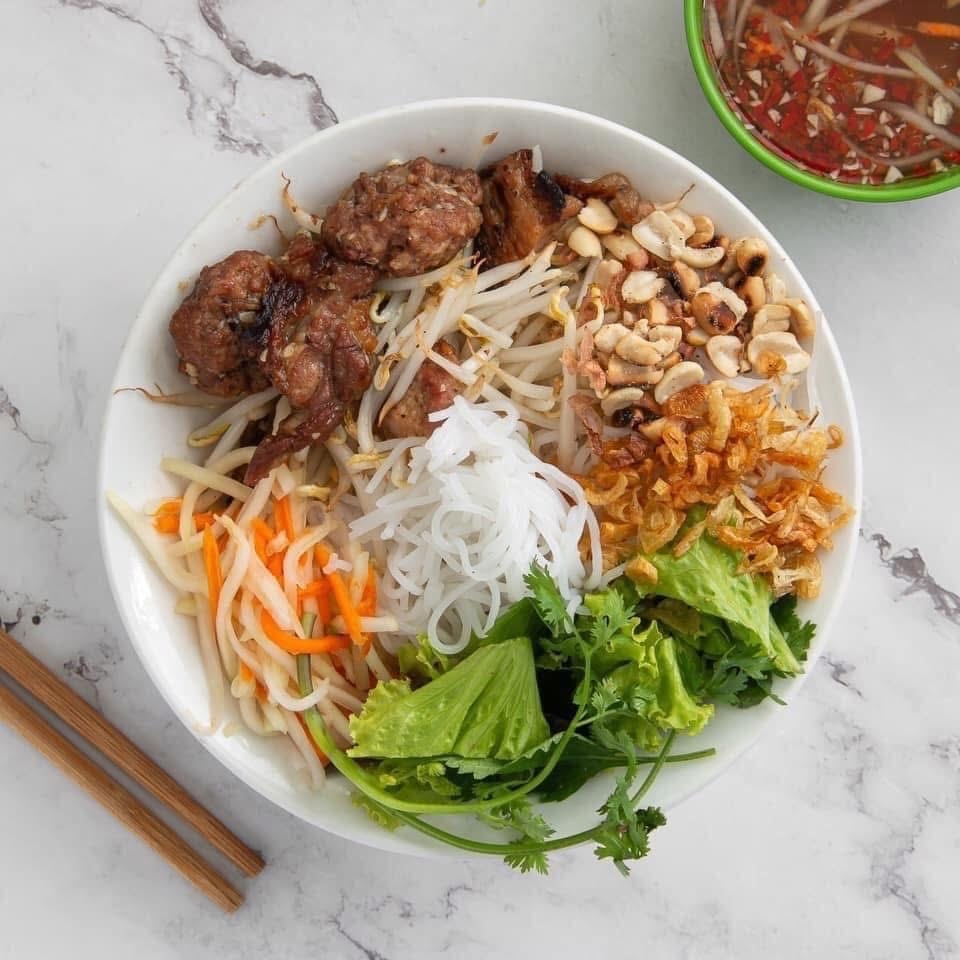 Hình ảnh BÚN TRỘN THỊT NƯỚNG ⭐️