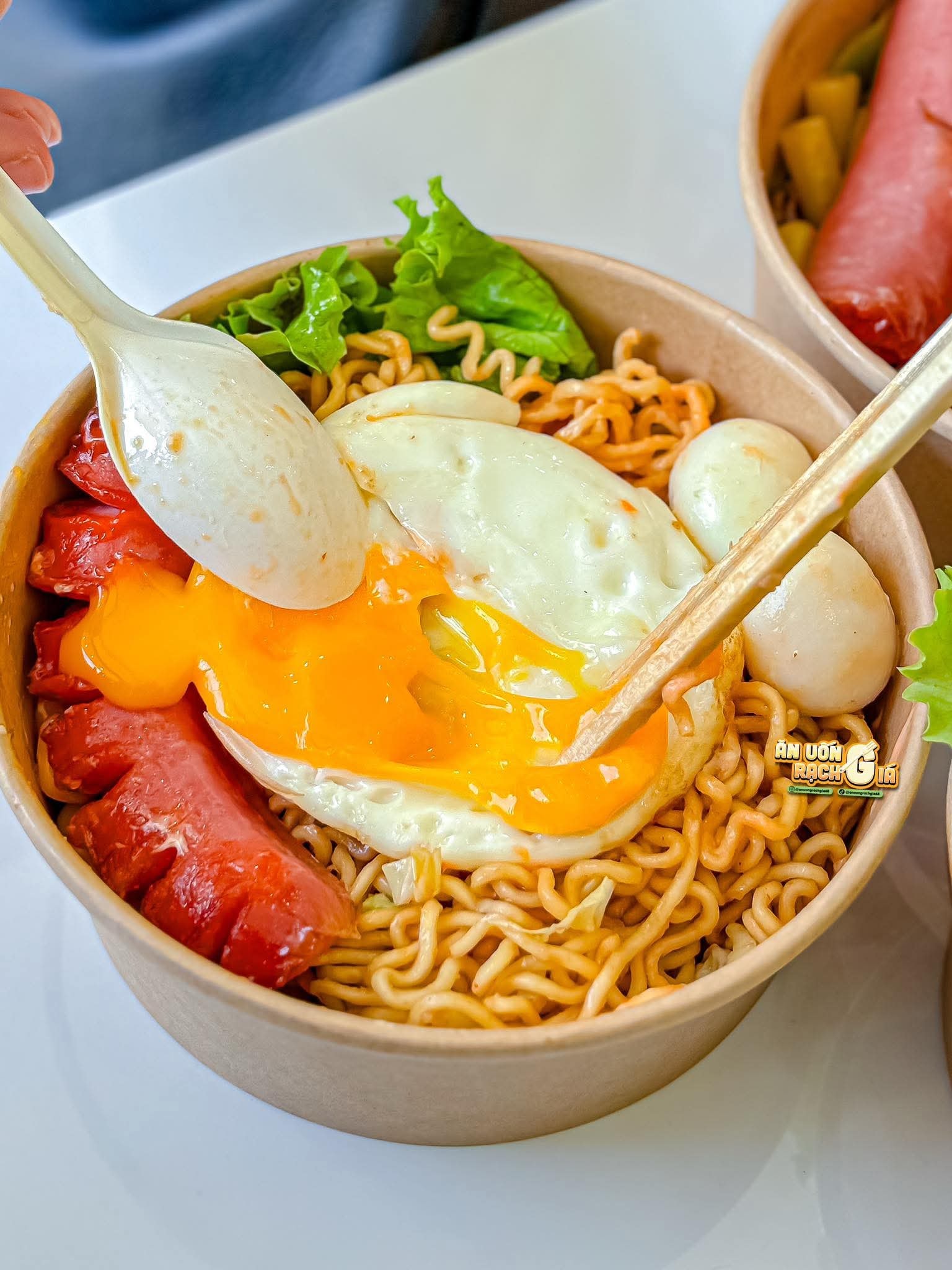 Hình ảnh Mì Trộn Trứng + Cá Viên