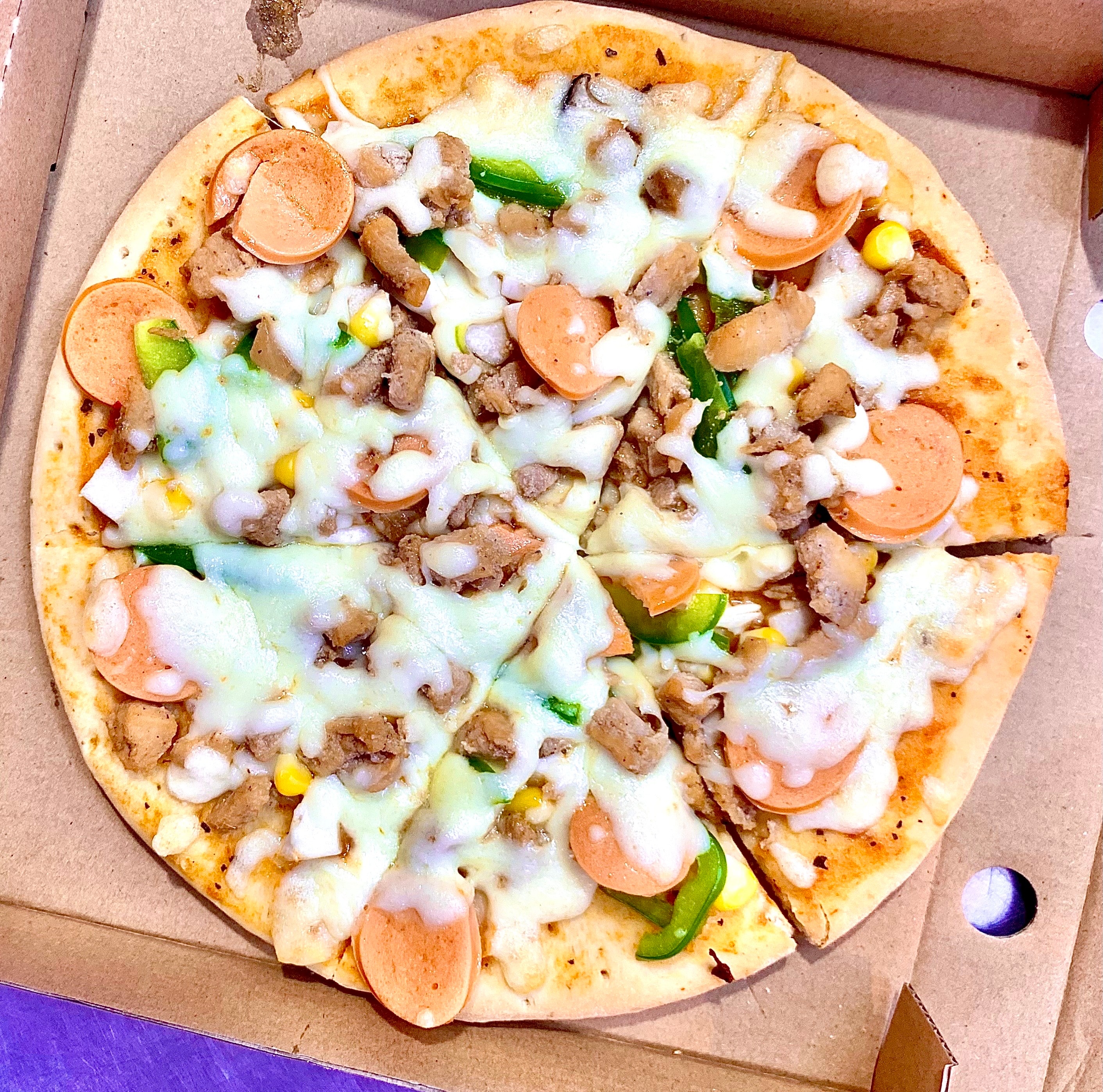 Hình ảnh Pizza Gà nướng + Xúc xích (xông khói)