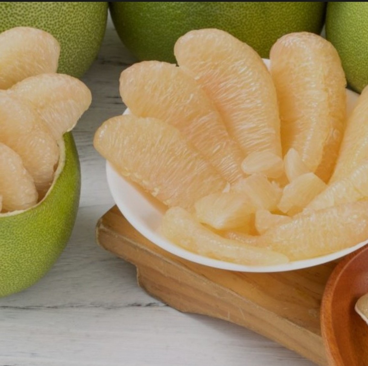 Hình ảnh Bưởi tách múi + muối tôm 