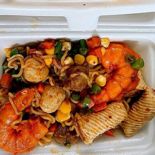 Hình ảnh Mì Trộn Rau Củ - Cá - Bò Viên - Tôm Surimi - Chả Mực Xoắn