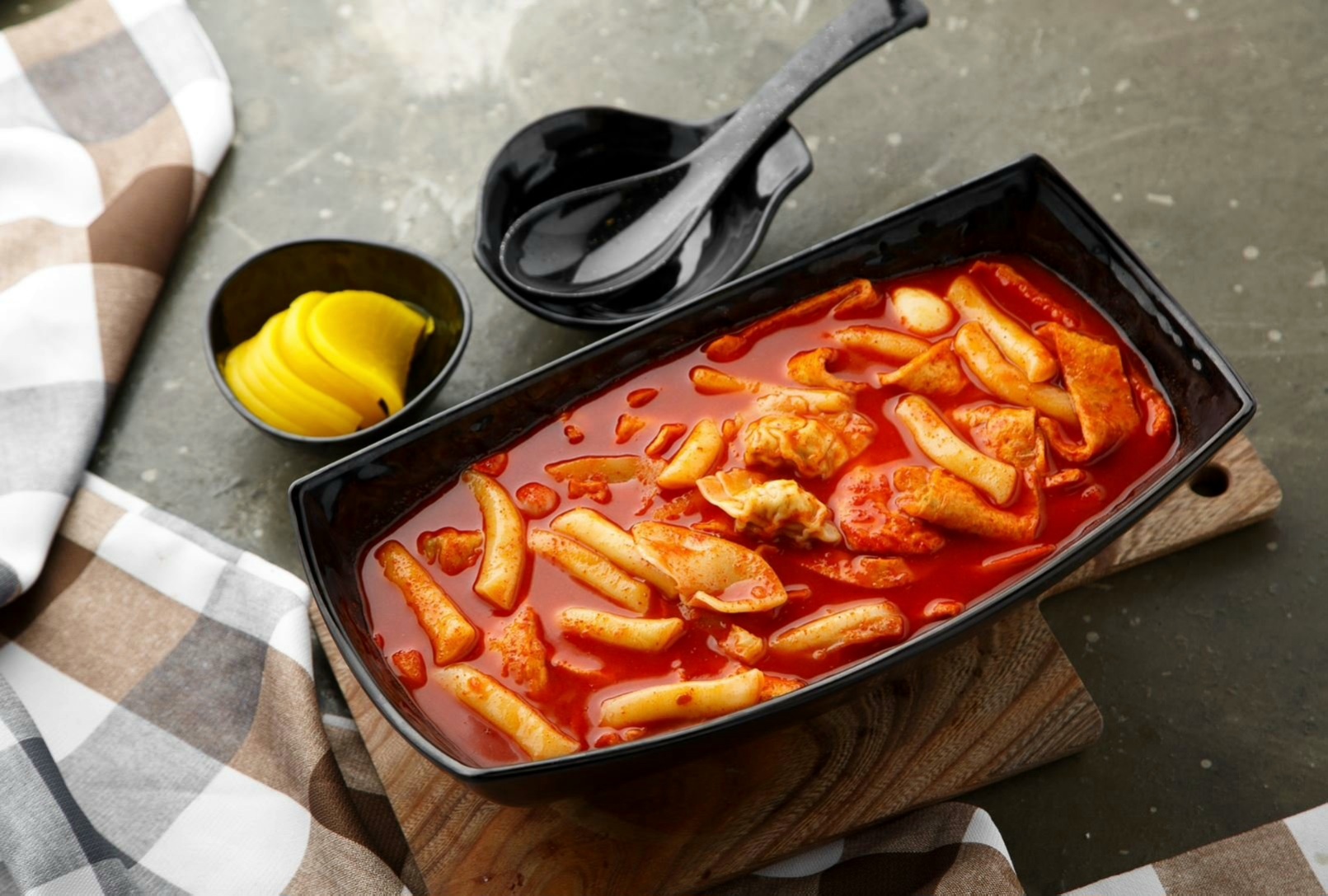 Hình ảnh Tokbokki (bánh gạo xào cay) - phần nhỏ