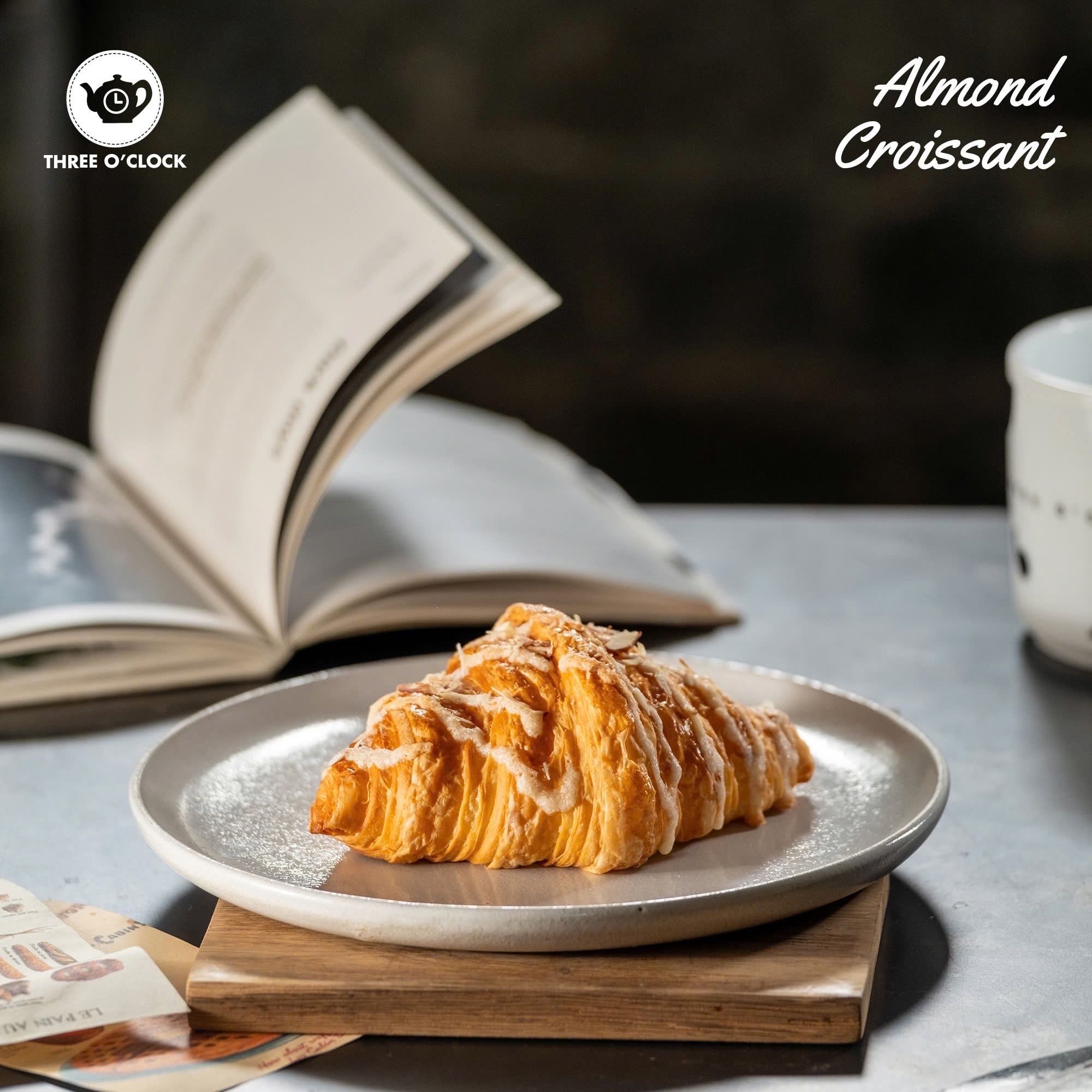 Hình ảnh Almond Croissant