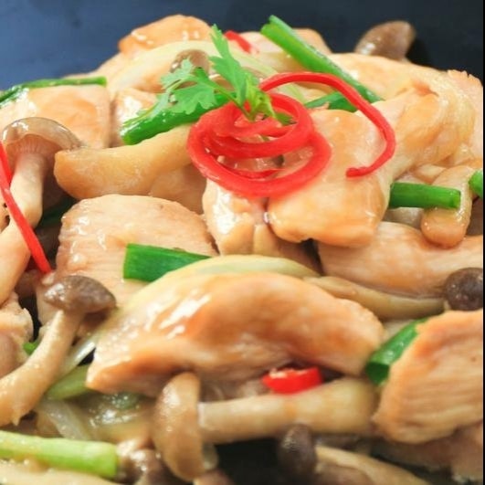 Hình ảnh gà xào nấm ăn thêm 