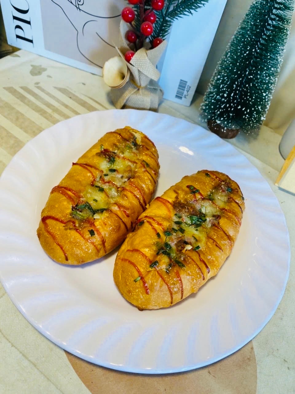 Hình ảnh Bánh mì gà nấm phô mai 