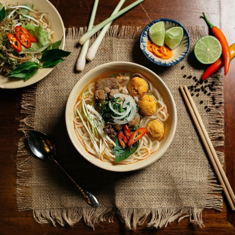 Hình ảnh Bún bò nạm - bò viên