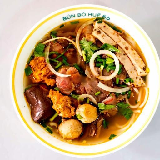 Hình ảnh Bún Bò Huế Đặc Biệt Bát Vàng